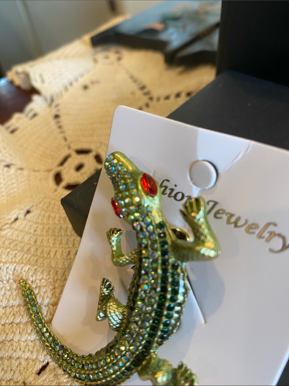 Source Unknown Green and Red Alligator Crocodile Rhinestone Brooch - Picture 4 of 5